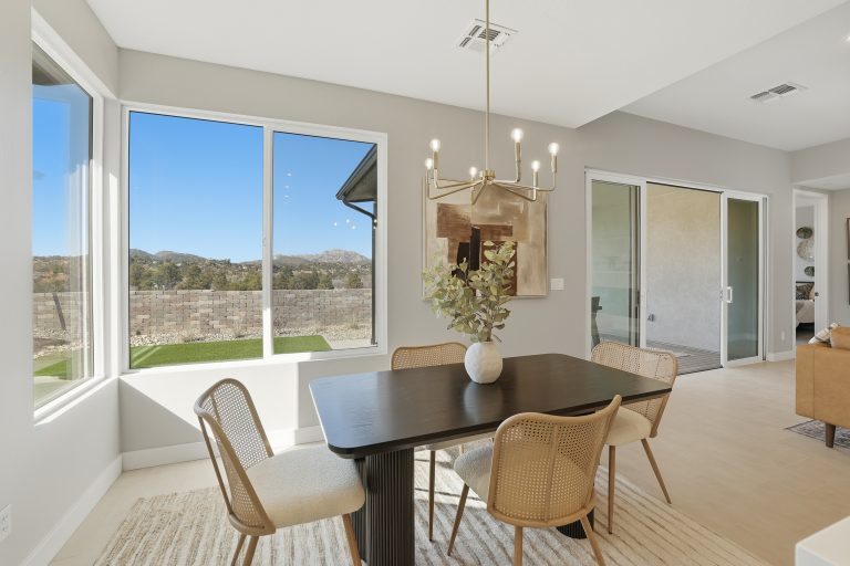 16-Dining Area