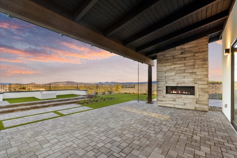 048-Patio - 5605 Meridian Ct