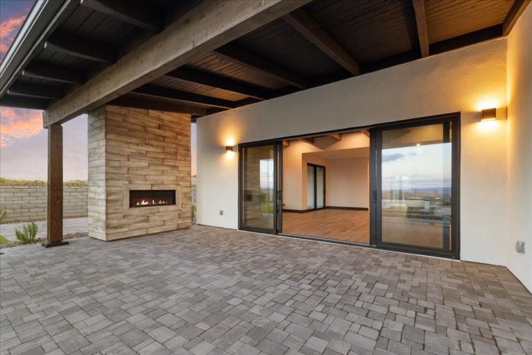 047-Patio - 5605 Meridian Ct