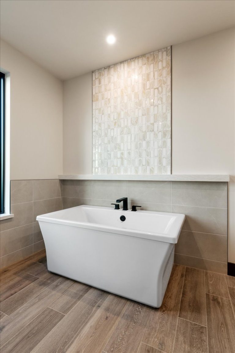 037-Primary Bathroom - 5605 Meridian Ct