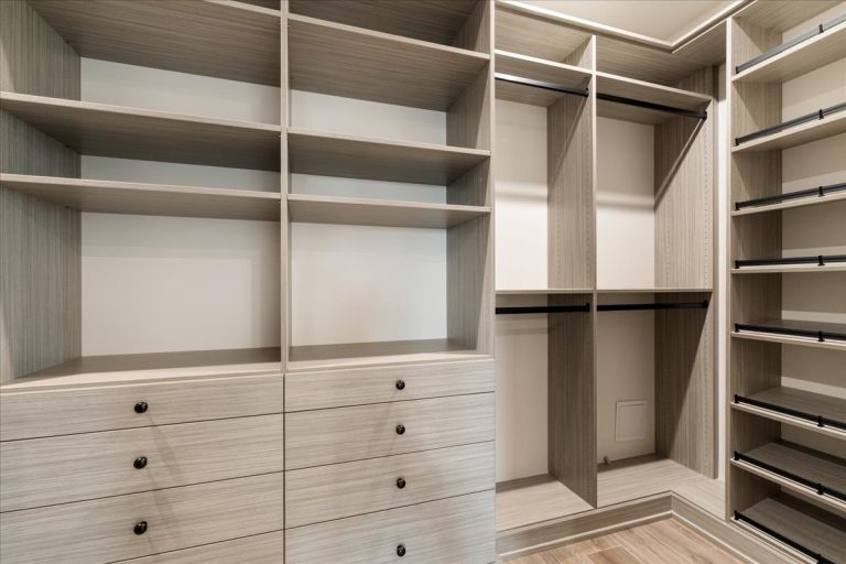 033-Primary Closet - 5605 Meridian Ct