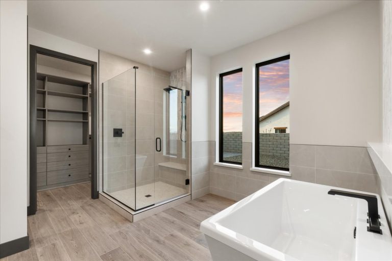 031-Primary Bathroom - 5605 Meridian Ct