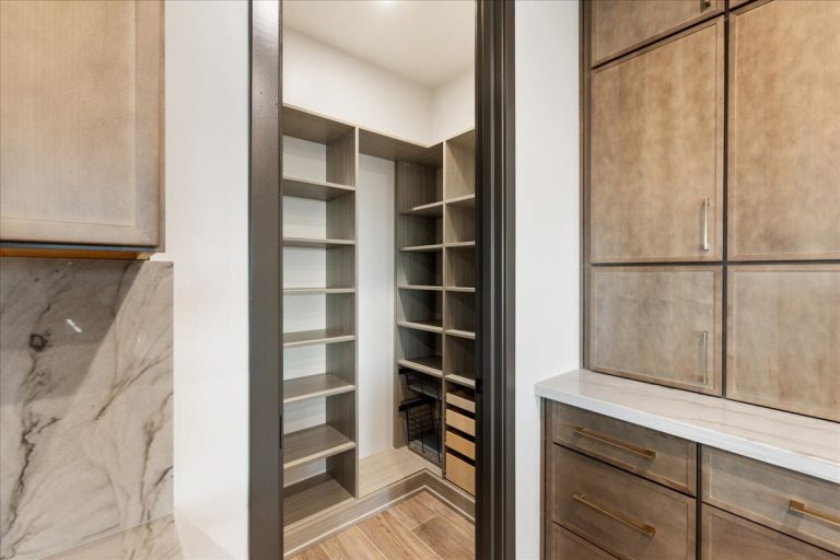 032-Primary Closet - 5605 Meridian Ct