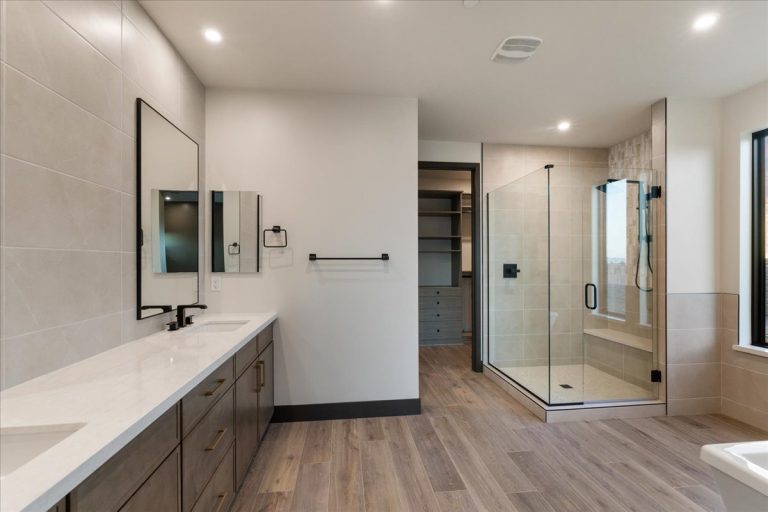 030-Primary Bathroom - 5605 Meridian Ct