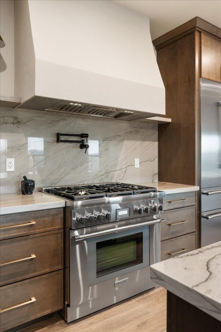 026-Kitchen - 5605 Meridian Ct