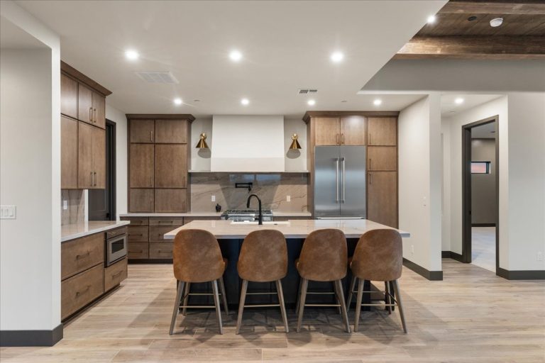 019-Kitchen - 5605 Meridian Ct