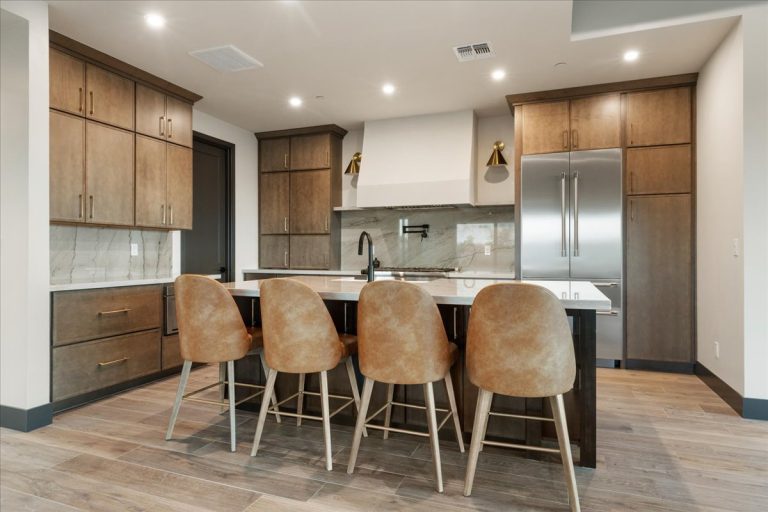 018-Kitchen - 5605 Meridian Ct