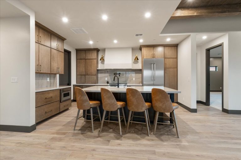 015-Kitchen - 5605 Meridian Ct