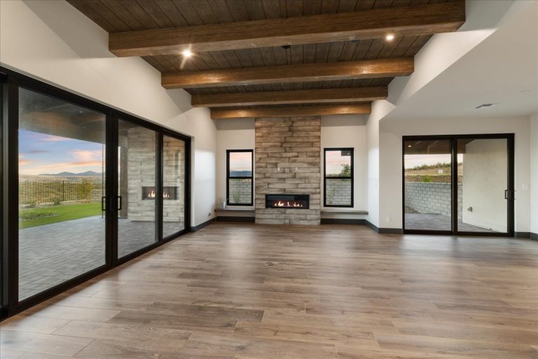 006-Living Room - 5605 Meridian Ct