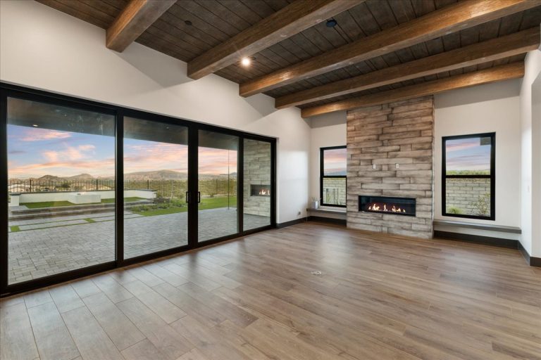 005-Living Room - 5605 Meridian Ct