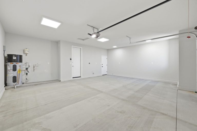 31-Garage Interior
