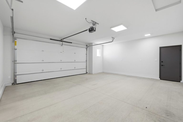 26-Garage Interior