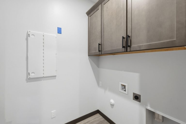 25-Laundry Room (2)