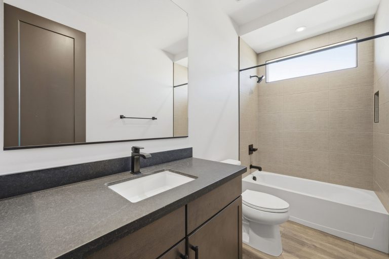 24-Bathroom 3