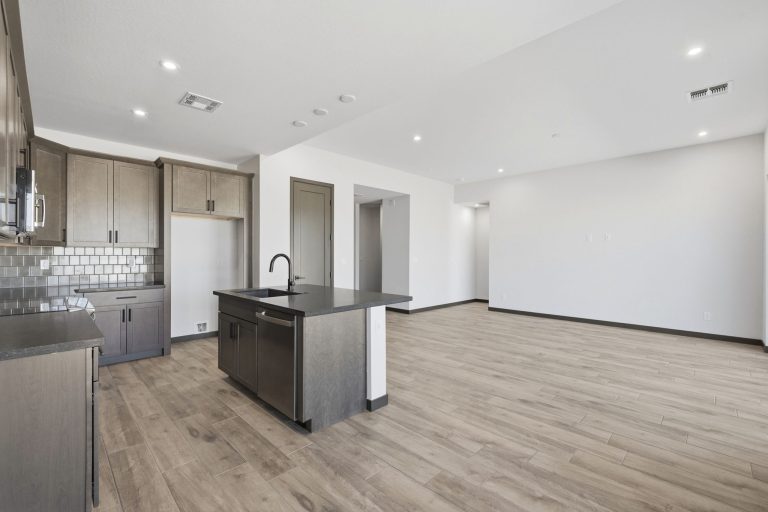 10-Kitchen 3 (2)